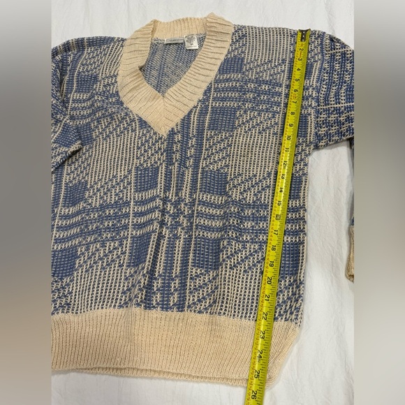 Saks Fifth Avenue V-Neck Sweater in Blue and Cream - Picture 4 of 9